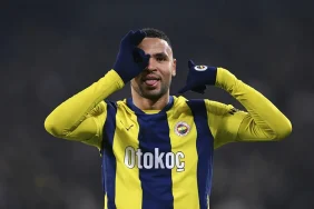 Fenerbahce_nin_golcusu_En-Nesyri_formunun_zirvesin_1739481928