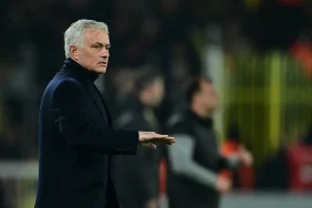 Mourinho_dan_Galatasaray_a_kart_gondermesi_ve_derb_1739737334