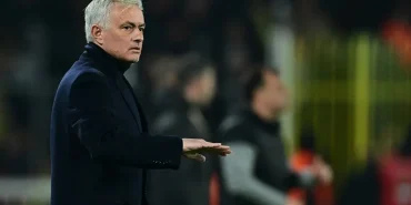 Mourinho_dan_Galatasaray_a_kart_gondermesi_ve_derb_1739737334
